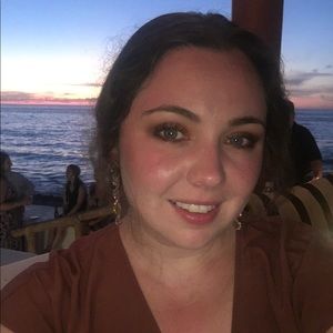 Meet your Posher, Ana